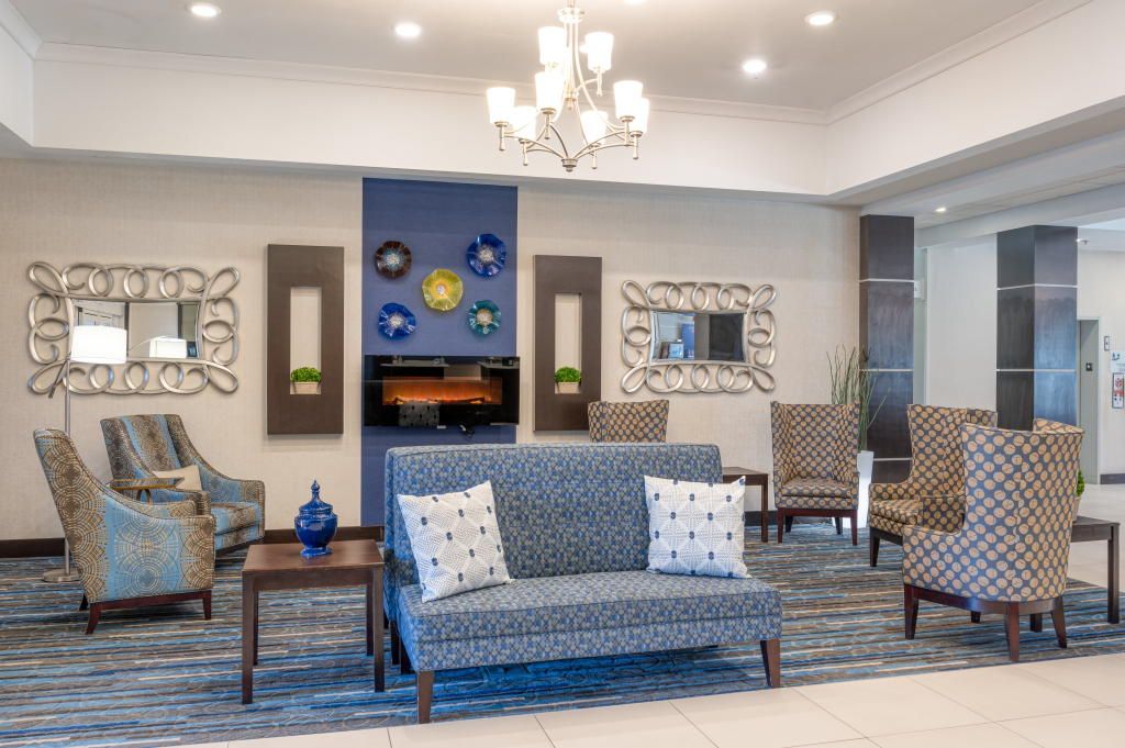 Holiday Inn Express and Suites Edwardsville by IHG