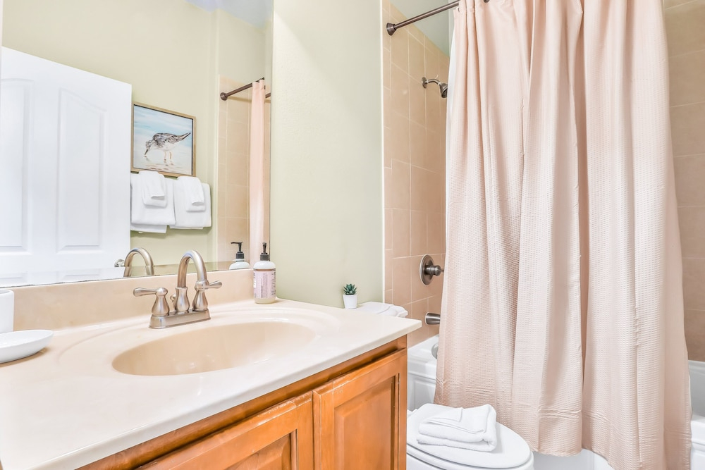 Dog-friendly Home w/ Private Hot Tub, High-speed Wifi, AC, Washer/dryer & Patio