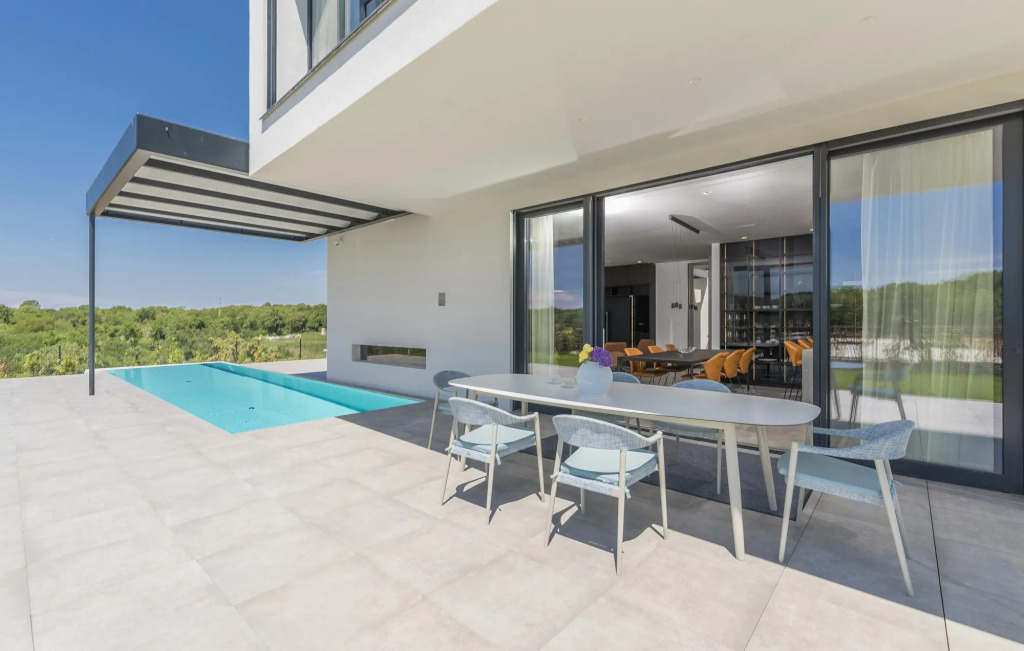 Noble 2 in Bale with 3 bedrooms and 3 bathrooms