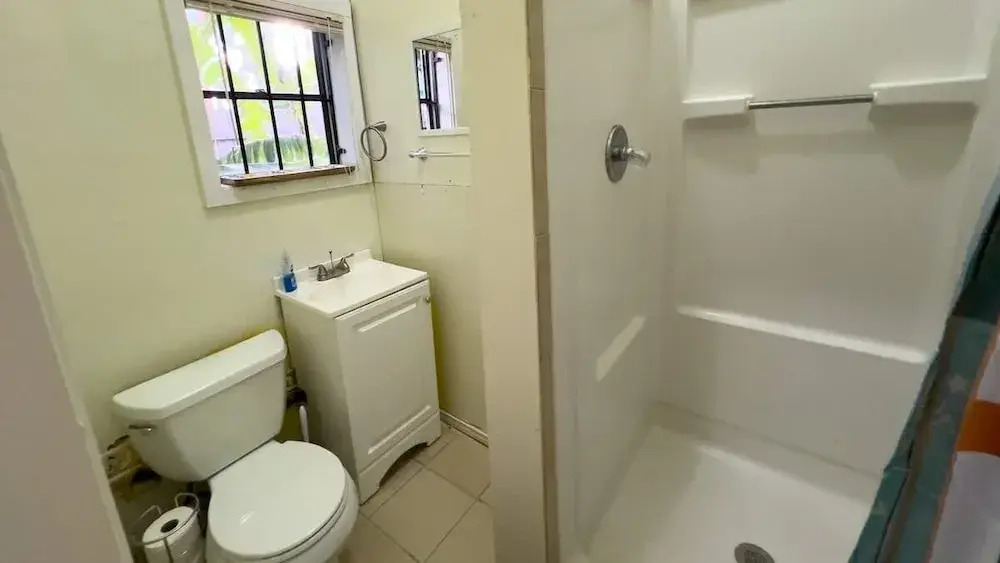 Fun Retro Island Vibe Sleeps 17 Beach 1 Block 4 Bedroom Home