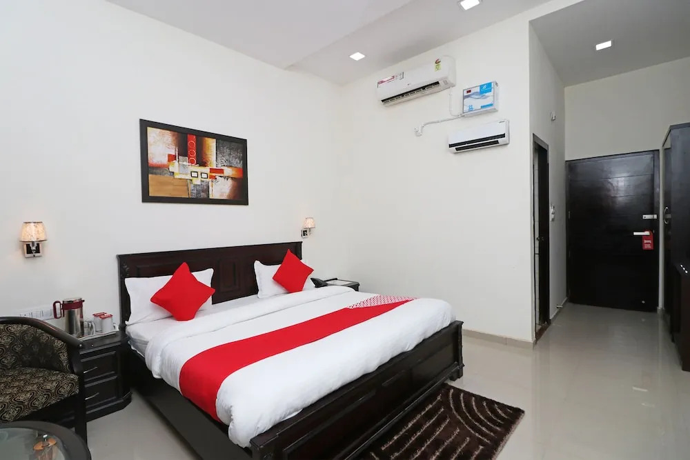 Nhu Phuc Hotel by OYO Rooms