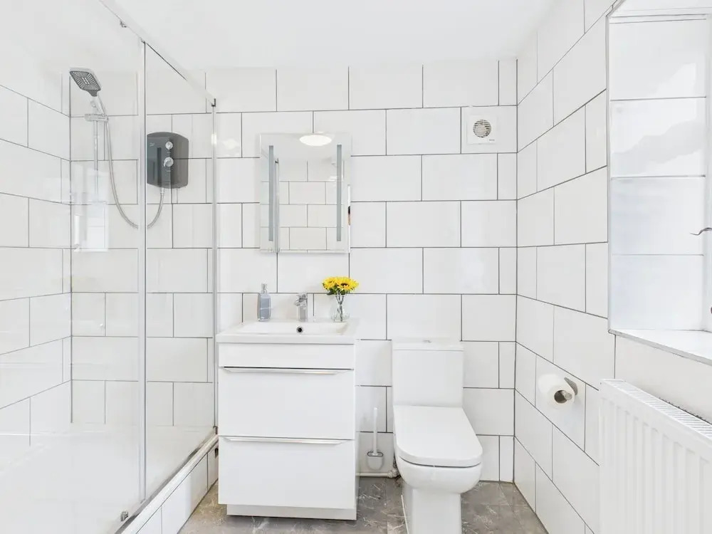 Central Guest Room - En-suite, Parking