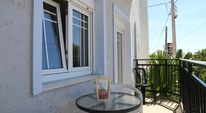 Aris Apartments