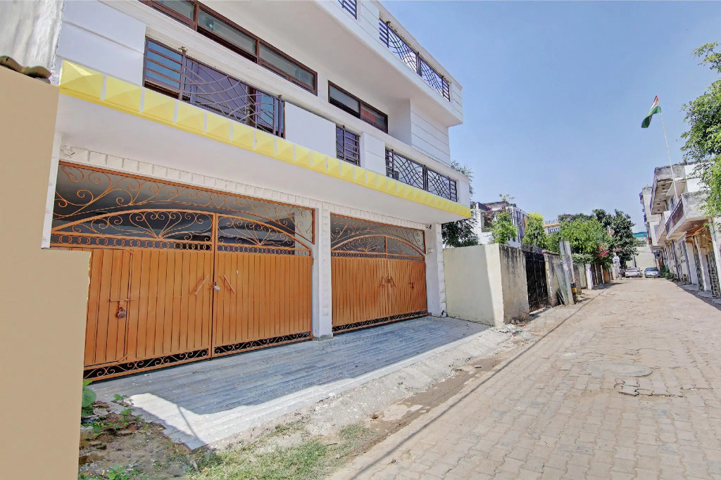 OYO 42791 Serene Stay Satbari