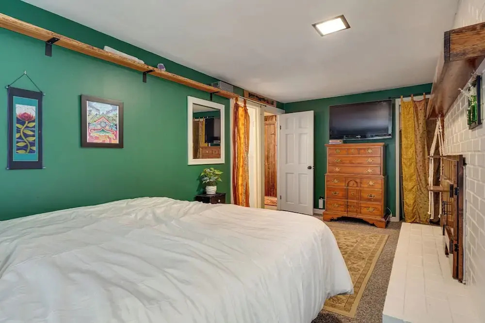 3 Mi to Mount Snow: Spacious West Dover Home
