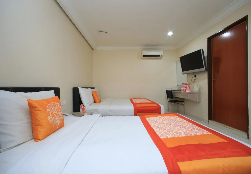 OYO 115 Hotel Safari 1