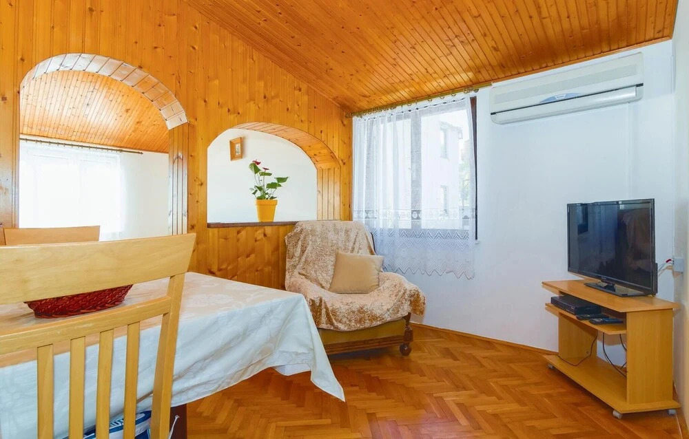 Amazing Apartment in Podstrana With 3 Bedrooms and Wifi