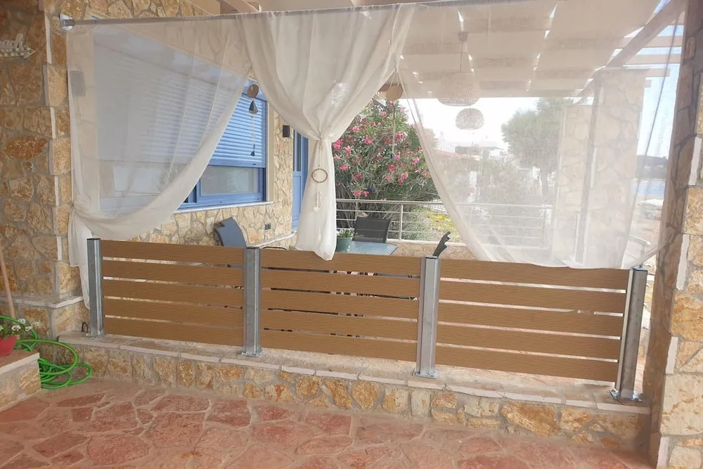 Maritinas Stone House & Apartment On The Beach