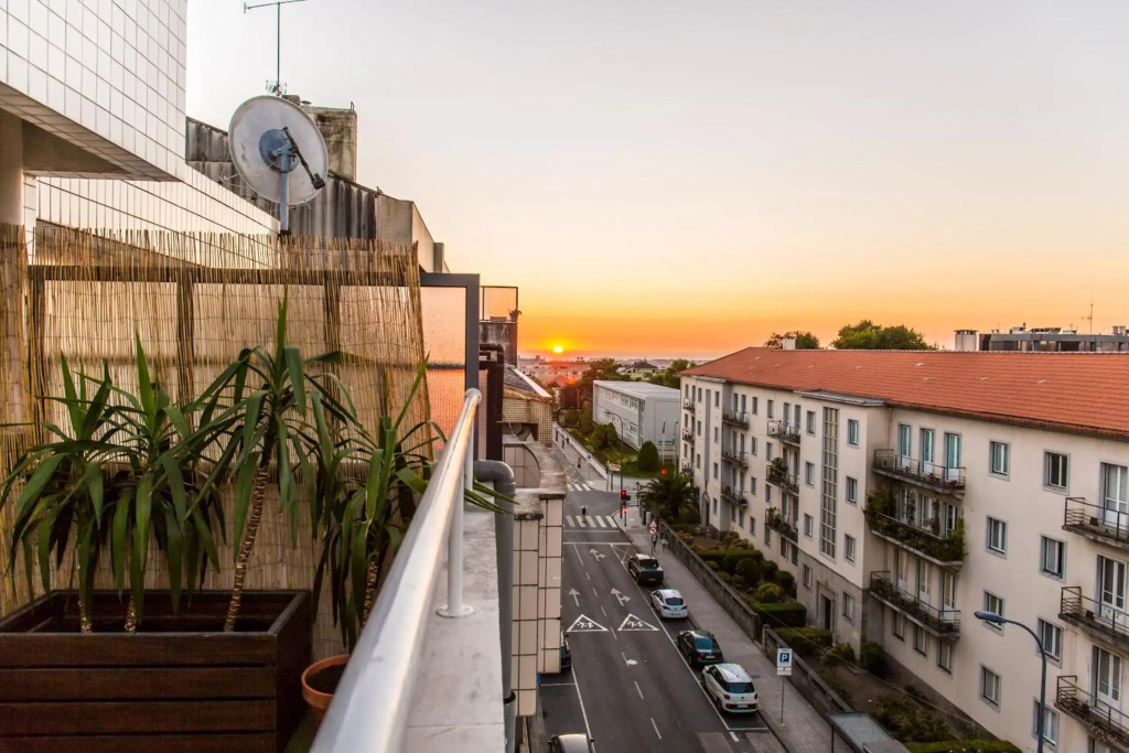 Sunset Relaxing Apt with terrace, parking & bikes