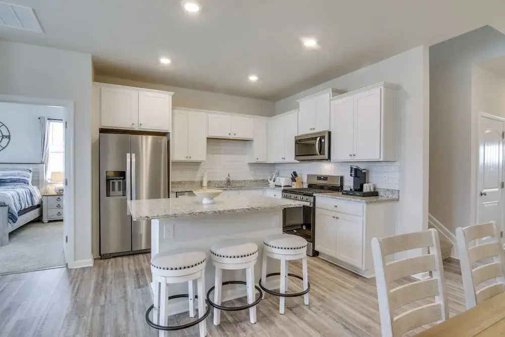 Shuttle to the Beach! Spacious Home in Millville