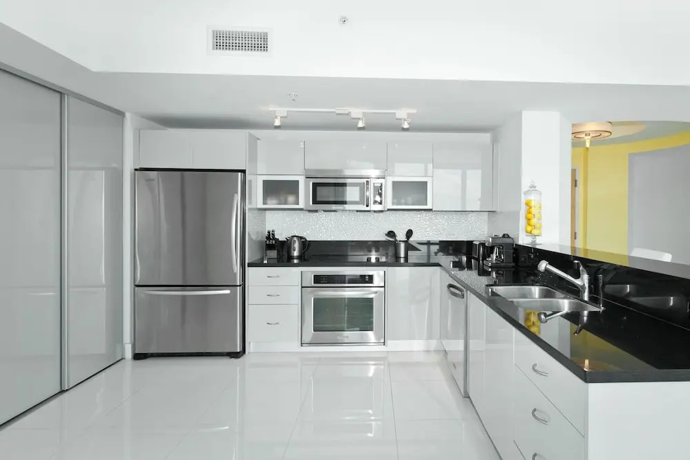 Vizcayne Luxury Condo by 1stHomeRent