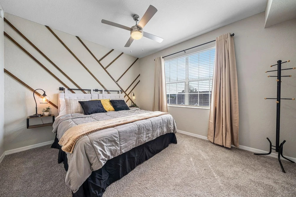 Spacious 3BR 2BA w Pool Gym Near Airport 4