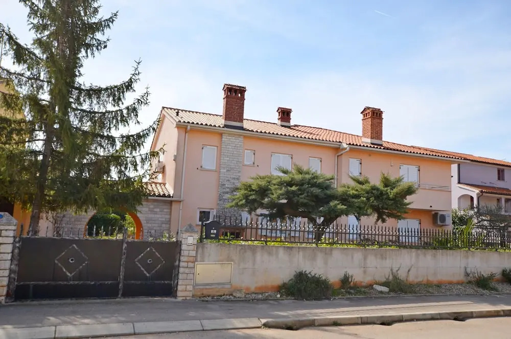 House Di Te Ne Ma