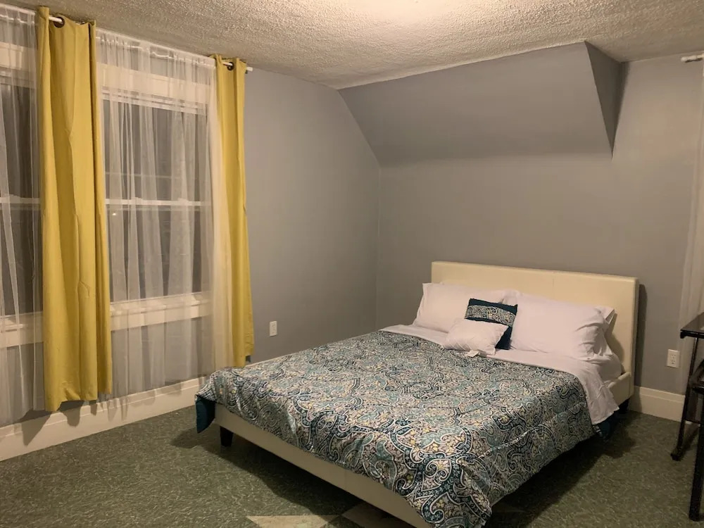 Pontiac Guest House