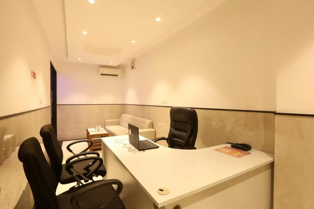 The Plaza Arch Premium - Indira Gandhi Intl Airport