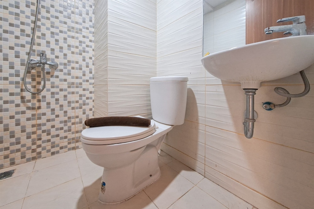 Best Deal Comfortable Studio At Apartment At Cisauk Point