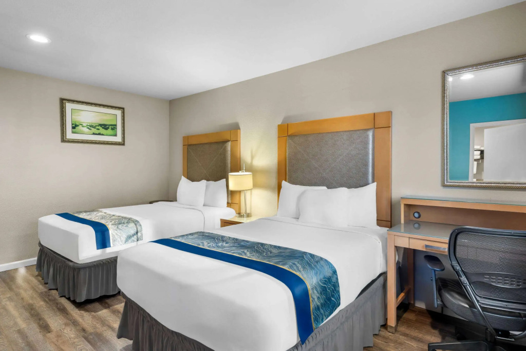 Howard Johnson by Wyndham Santa Cruz