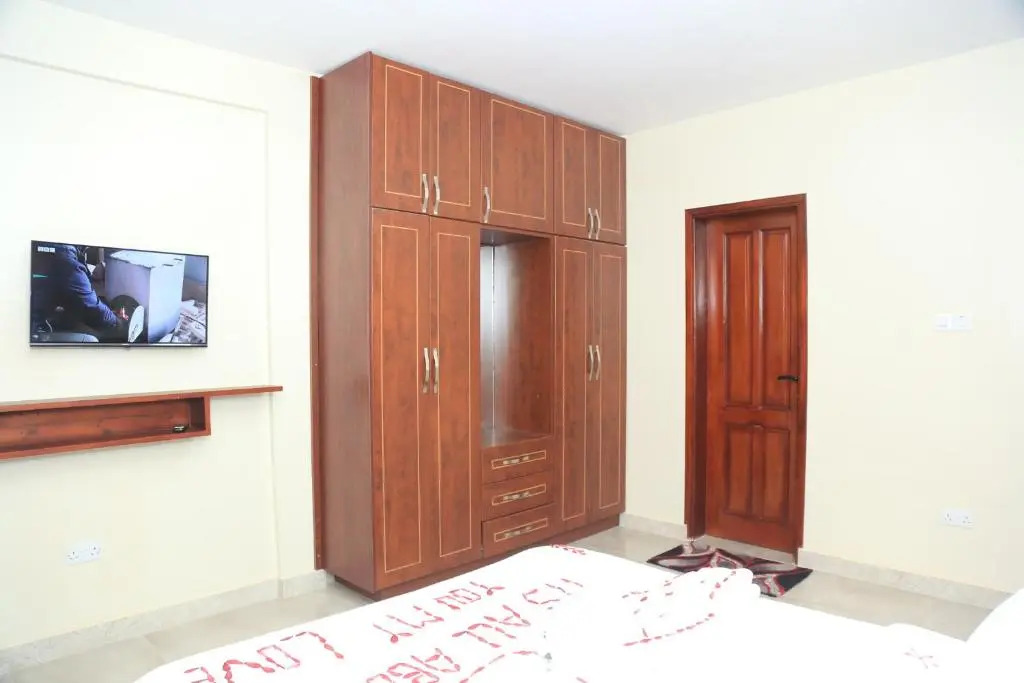 Spacious Luxury Condo in Muyenga 24hr Security