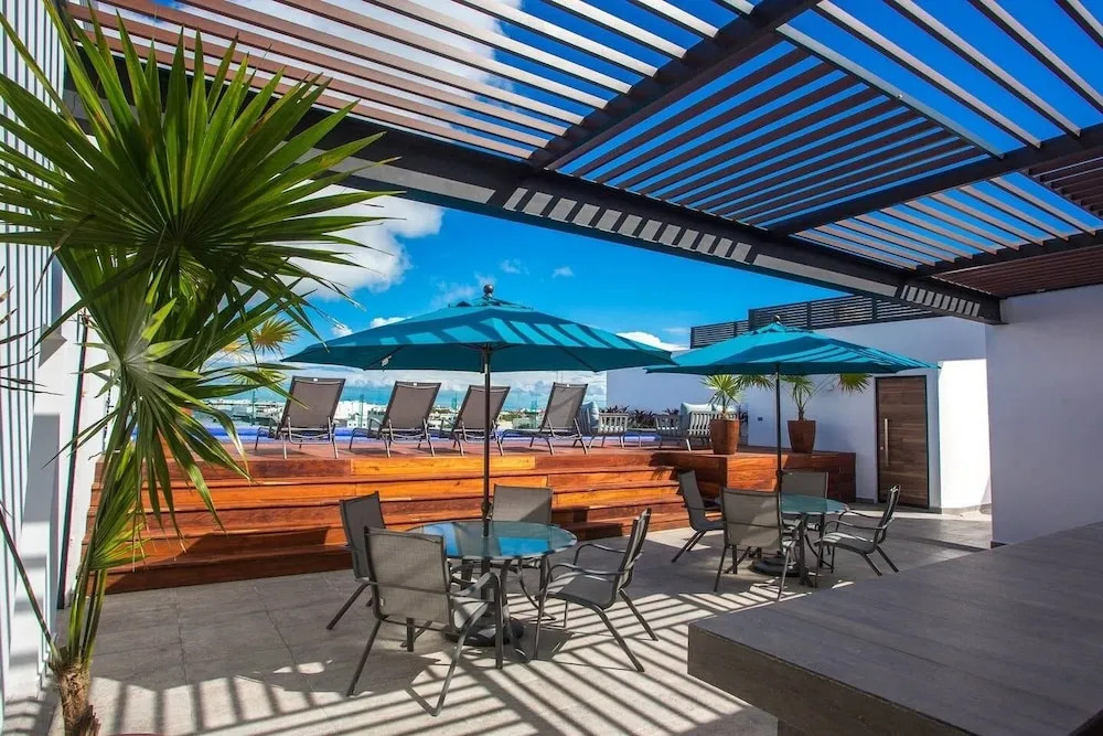Amazing 2BR Condo w/ Pool+views!! Dream Location!!
