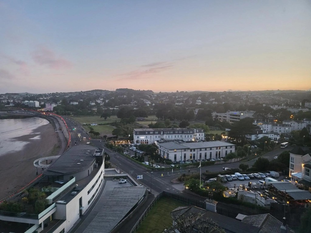 Loveliest Homes Torquay - Vernon Court - 3 bed, 2 bathroom, balcony, parking