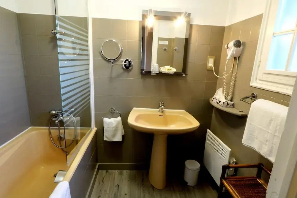 Logis Hotel De La Corniche