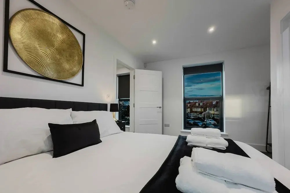 Luxury Seaside Home Parking Sleeps 8 by Adliv