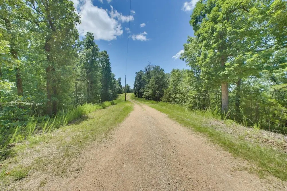 Studio w/ Deck: Near Thorncrown Chapel & Lakes