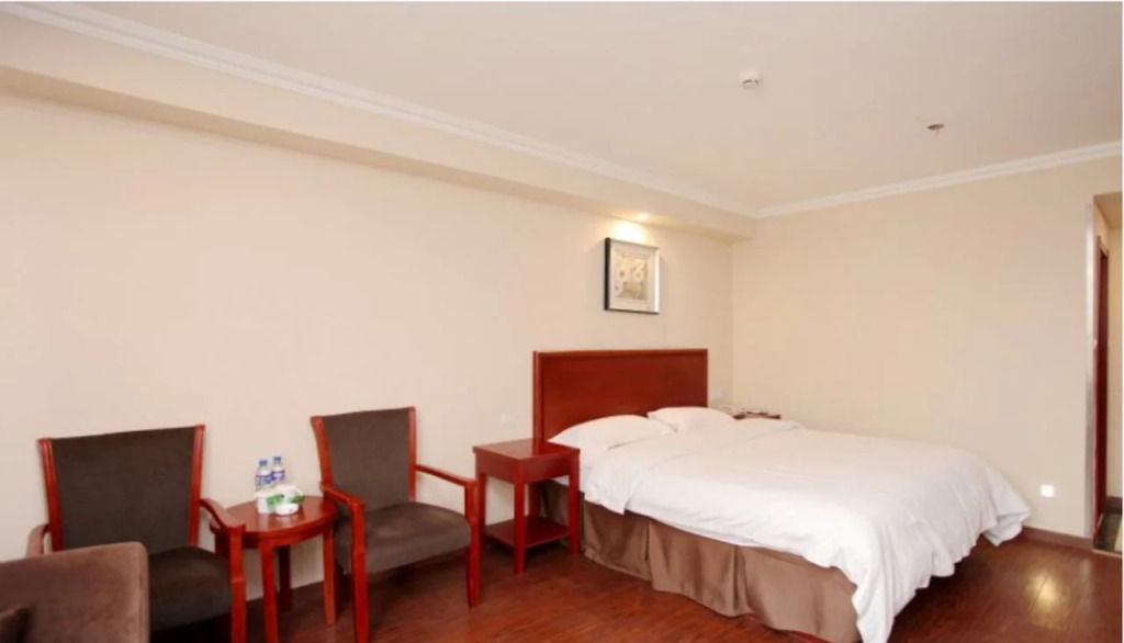GreenTree Inn JiangSu YanCheng XiangShui ChenJiaGang RenMin E) Road HuangHai Road Business Hotel