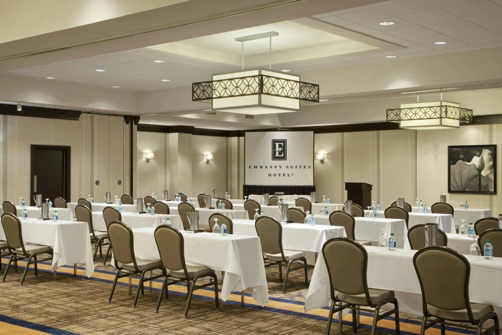 Embassy Suites by Hilton St Louis Airport