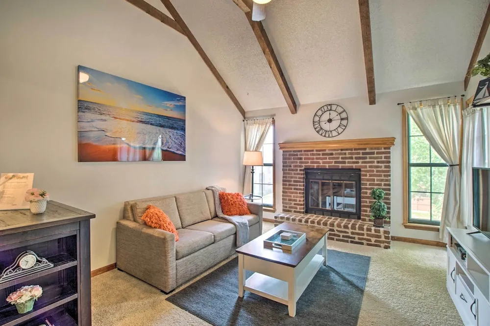 Shawnee Condo < 10 Mi to Downtown Kansas City!