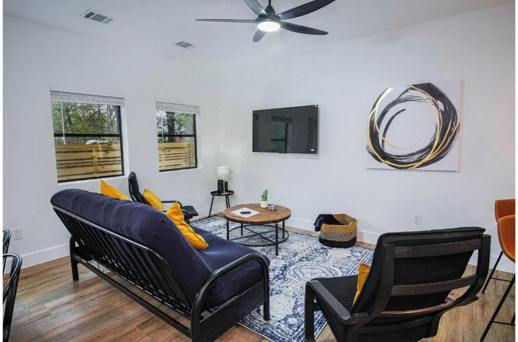 Amazing Indeed 3BR Only 5 Minutes From Downtown