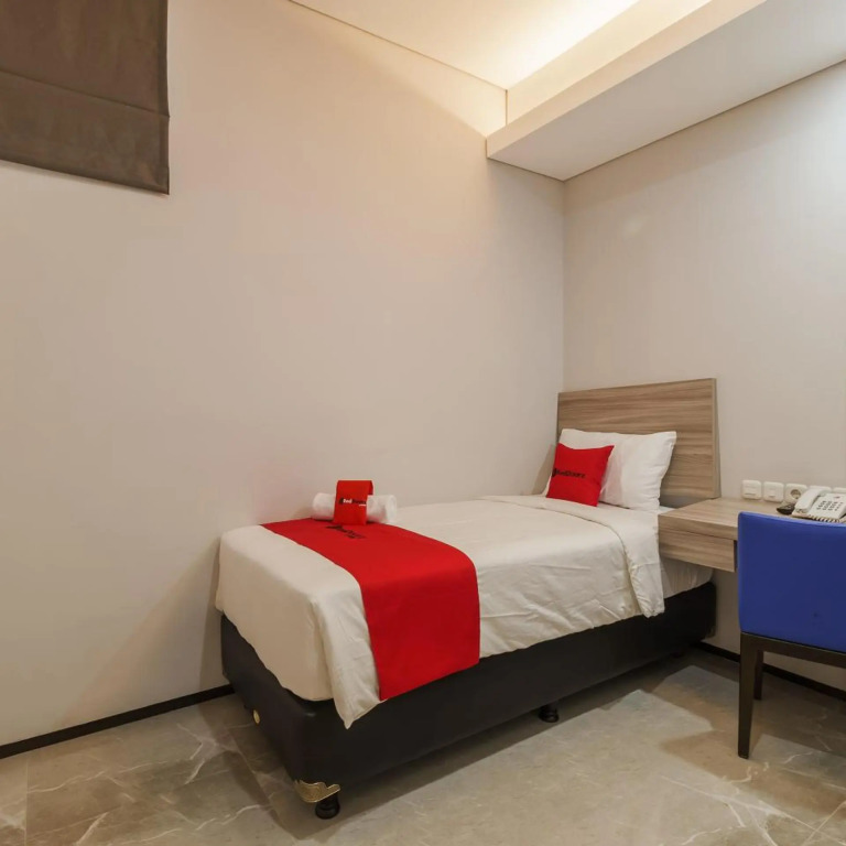 RedDoorz Plus near Senayan City