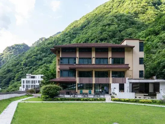 Anji Xiaoyao Valley | Wilderness & Art · Canyon Pool Resort