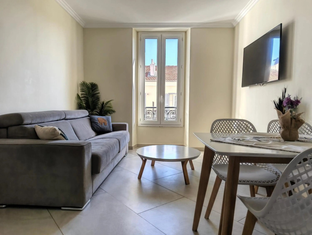 HOSTEL MEYERBEER - Rooms and Apartments