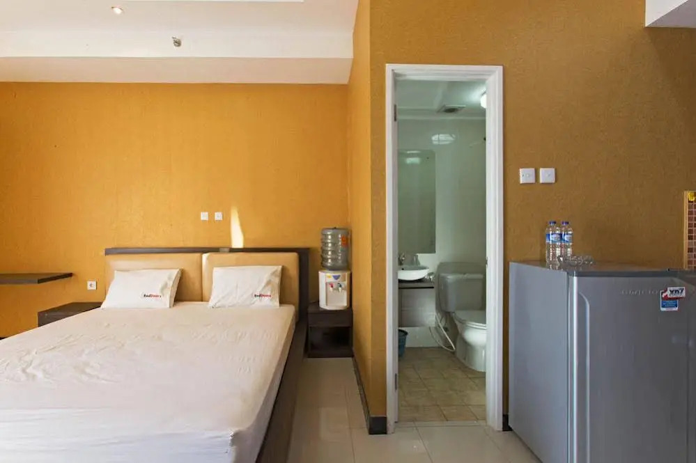 RedDoorz Apartment @ Seasons City