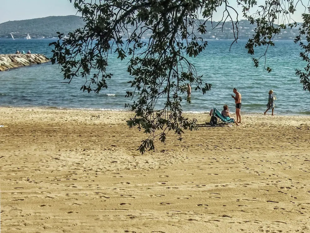 Cozy Holiday Home in Grimaud with Beach Near