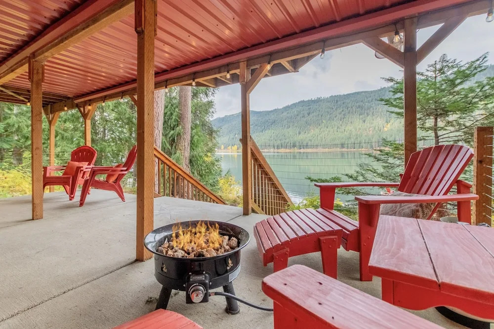 Alpine Lake Escape On Fish Lake 3 Bedroom Home by NW Comfy Cabins by RedAwning