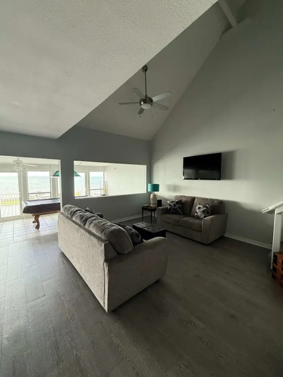 Bayside Paradise 4BR Home w Patio Games Room