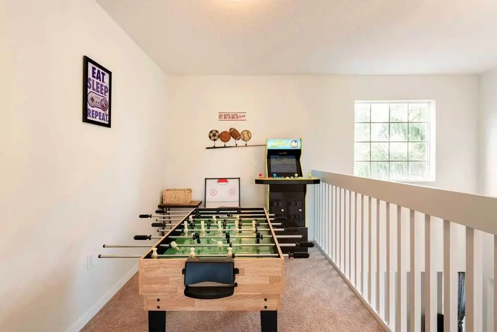 Family Home w/ Heated Pool: 9 Mi to Disney!