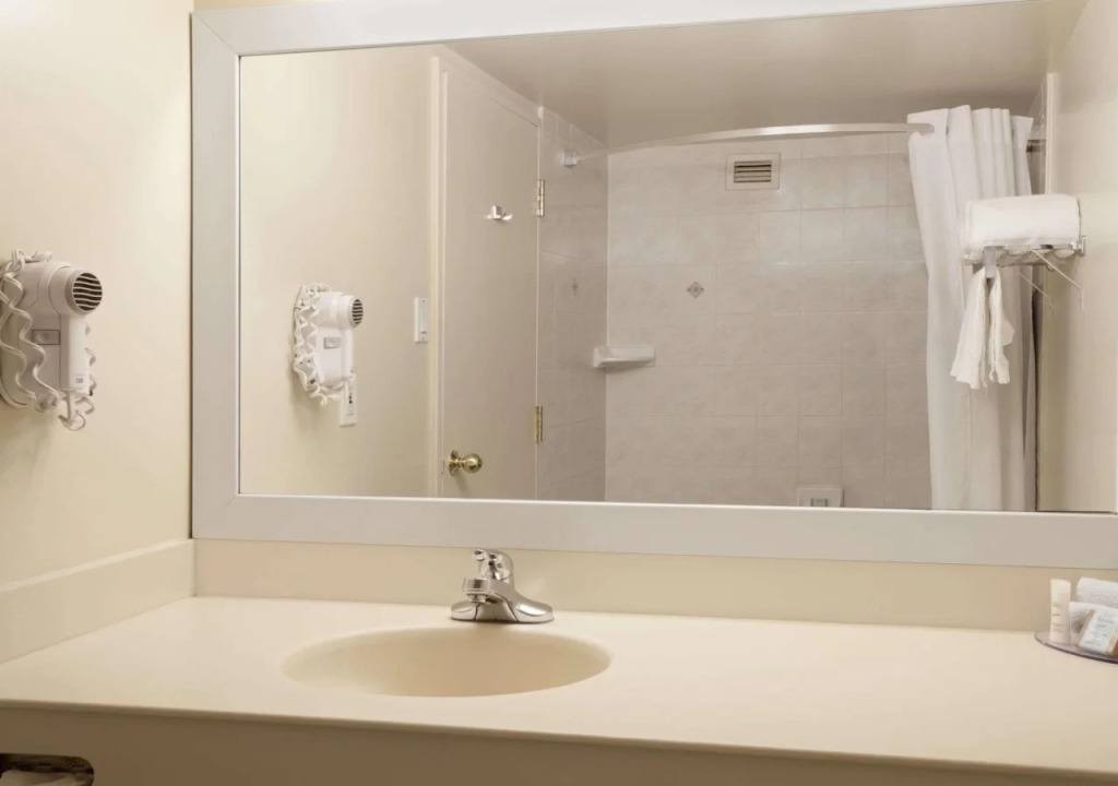 Travelodge by Wyndham Ottawa West