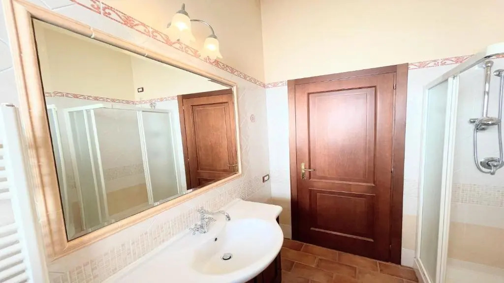Spoleto Detached Villa Centrally Located - car Unnecessary - Wifi - Sleeps 10