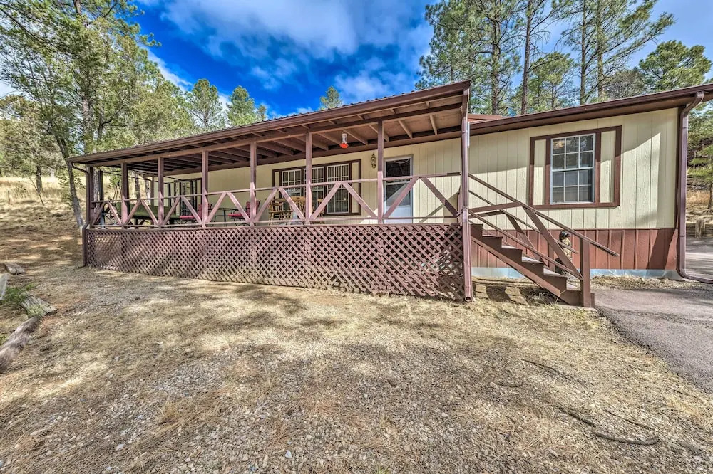 3 Mi to Ruidoso Winter Park: Home w/ Fireplace!