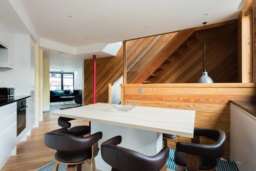 The Camden Chalet - Bright & Modern 3bdr Home With Balcony