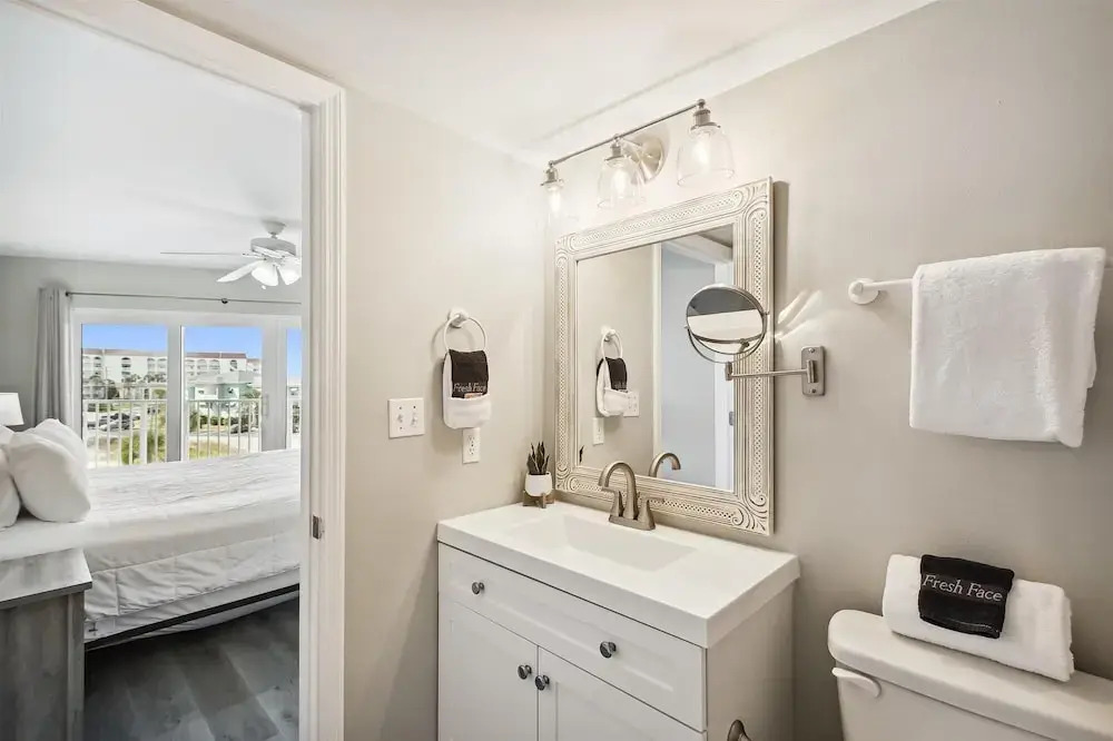 Seacrest 407 is a 2 BR Gulf front on Okaloosa Island by RedAwning