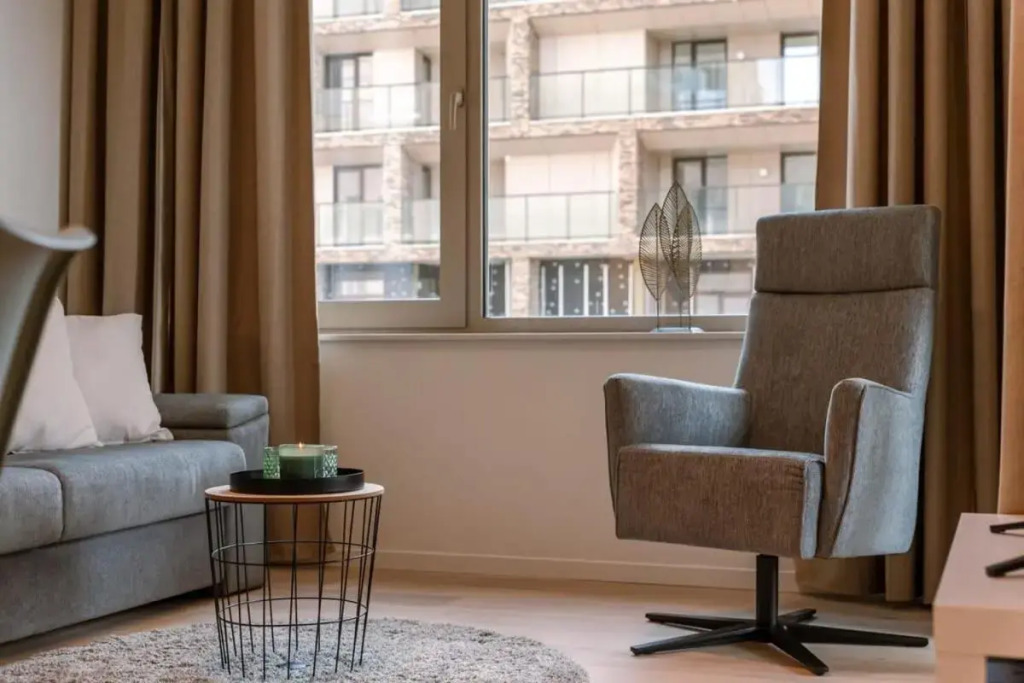 Top of the line apartment in a new upscale residence close to the sea and the beach
