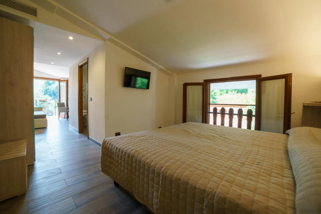 Hotel Lago Bin