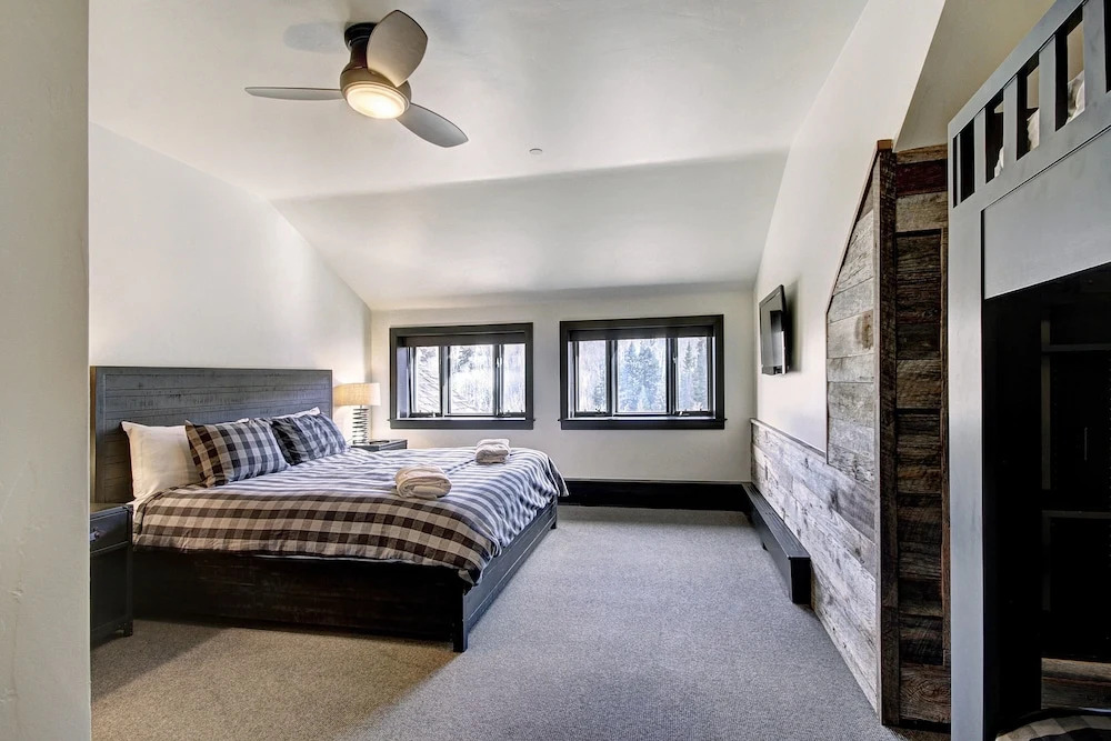 Stunning 4 Bedroom Condo Snowcloud Base Of Bachelor Gulch Condo by RedAwning