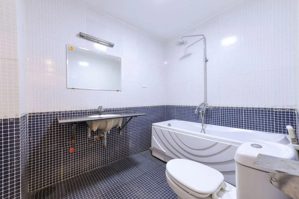 WestLake Hotel HN - by BAY LUXURY