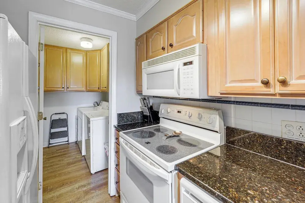 3 Mi to Slopes! Mtn-view Condo in Banner Elk