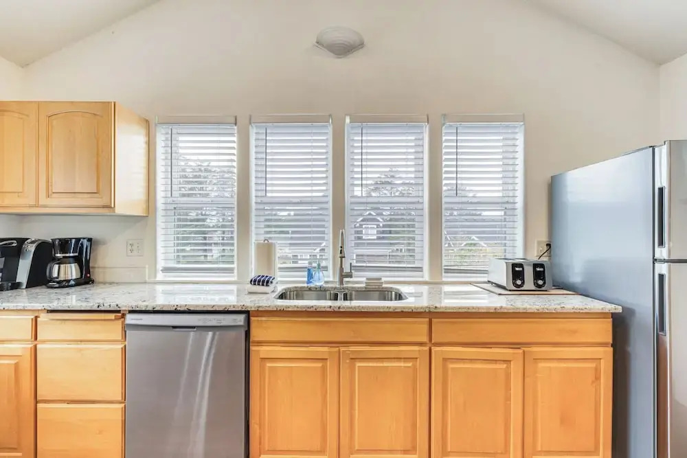 4 Blocks to Rockaway Beach! 'T & T By The Sea' Gem